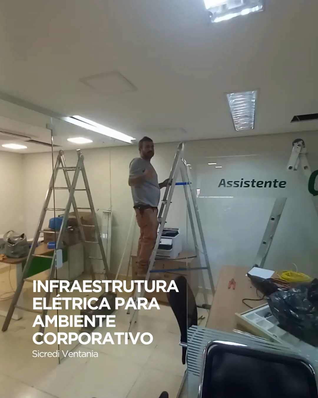 Mais um projeto realizado pela Proton Maintenance! ⚡
Na agência Sicredi de Ventania, nossa equipe executou serviços de infraestrutura elétrica e instalação de novos equipamentos, contribuindo para um ambiente mais moderno, seguro e eficiente.
Os serviços incluíram:
✔️ Instalação de 28 luminárias LED 24 W;
✔️ Adequação da infraestrutura elétrica com novos circuitos de iluminação e tomadas;
✔️ Instalação de interruptores;
✔️ Fixação de canaletas para pontos elétricos e de dados;
✔️ Montagem de chicotes para estações de trabalho;
✔️ Alimentação elétrica para impressoras e sistema de climatização (VRF).
Cada etapa foi executada com planejamento, organização e atenção aos detalhes, garantindo uma instalação confiável e alinhada às necessidades do cliente.
📍 Ventania – PR
Proton Maintenance
Soluções em instalações elétricas, manutenção predial e infraestrutura para ambientes corporativos e industriais.
#ProtonMaintenance #Sicredi #Ventania #InstalaçãoElétrica #InfraestruturaElétrica #IluminaçãoLED #ManutençãoPredial #Engenharia #ObraCorporativa #Paraná